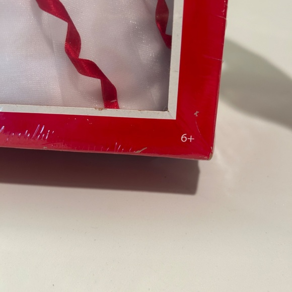 Holiday Barbie 2010 - Picture 3 of 4